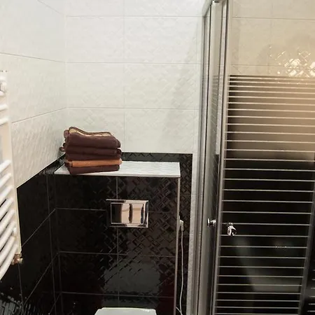Hostelswidnicka24 *
